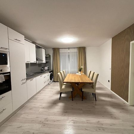 140Qm - 4 Zimmer- Parkplatz - Autobahn - Blauer See - Mallibase Apartments Garbsen Kültér fotó