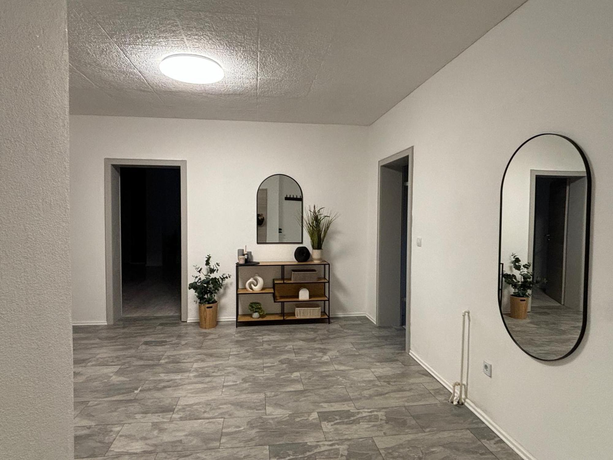 140Qm - 4 Zimmer- Parkplatz - Autobahn - Blauer See - Mallibase Apartments Garbsen Kültér fotó