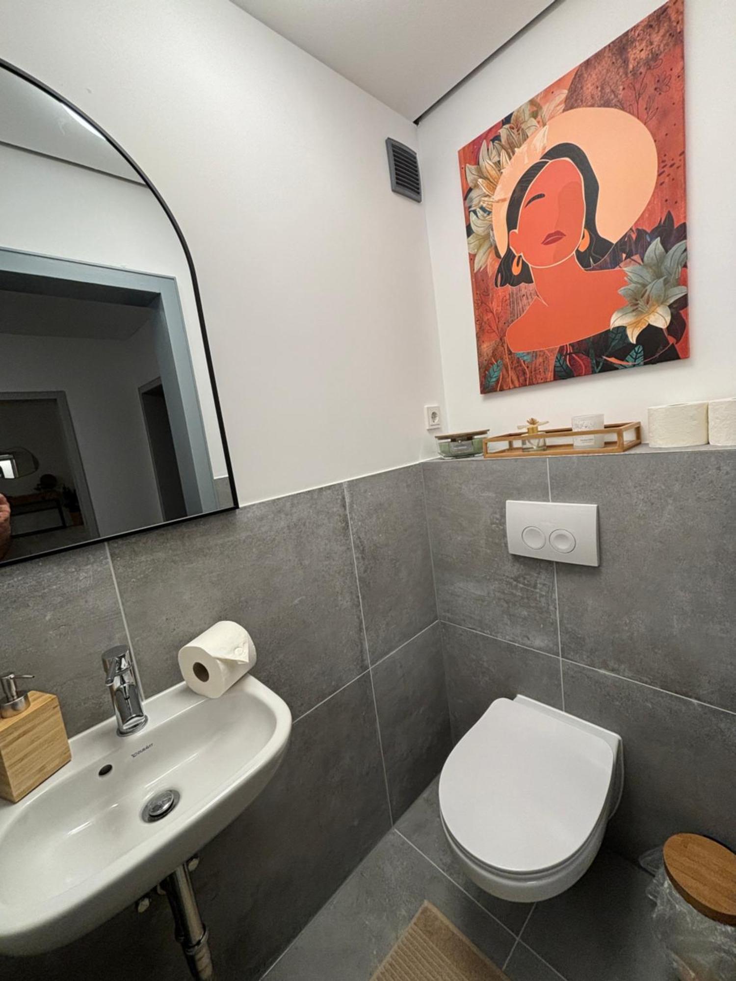 140Qm - 4 Zimmer- Parkplatz - Autobahn - Blauer See - Mallibase Apartments Garbsen Kültér fotó