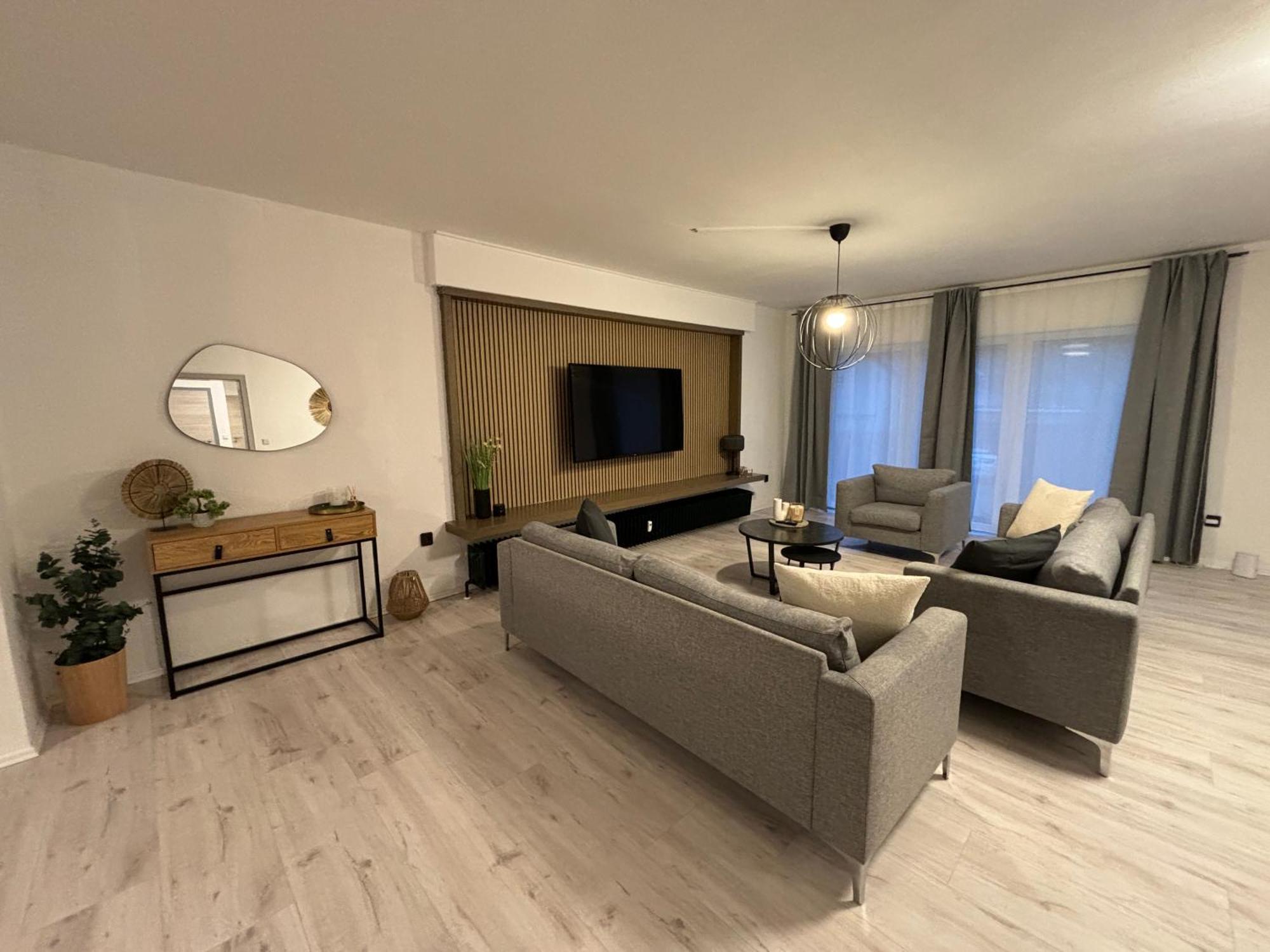 140Qm - 4 Zimmer- Parkplatz - Autobahn - Blauer See - Mallibase Apartments Garbsen Kültér fotó
