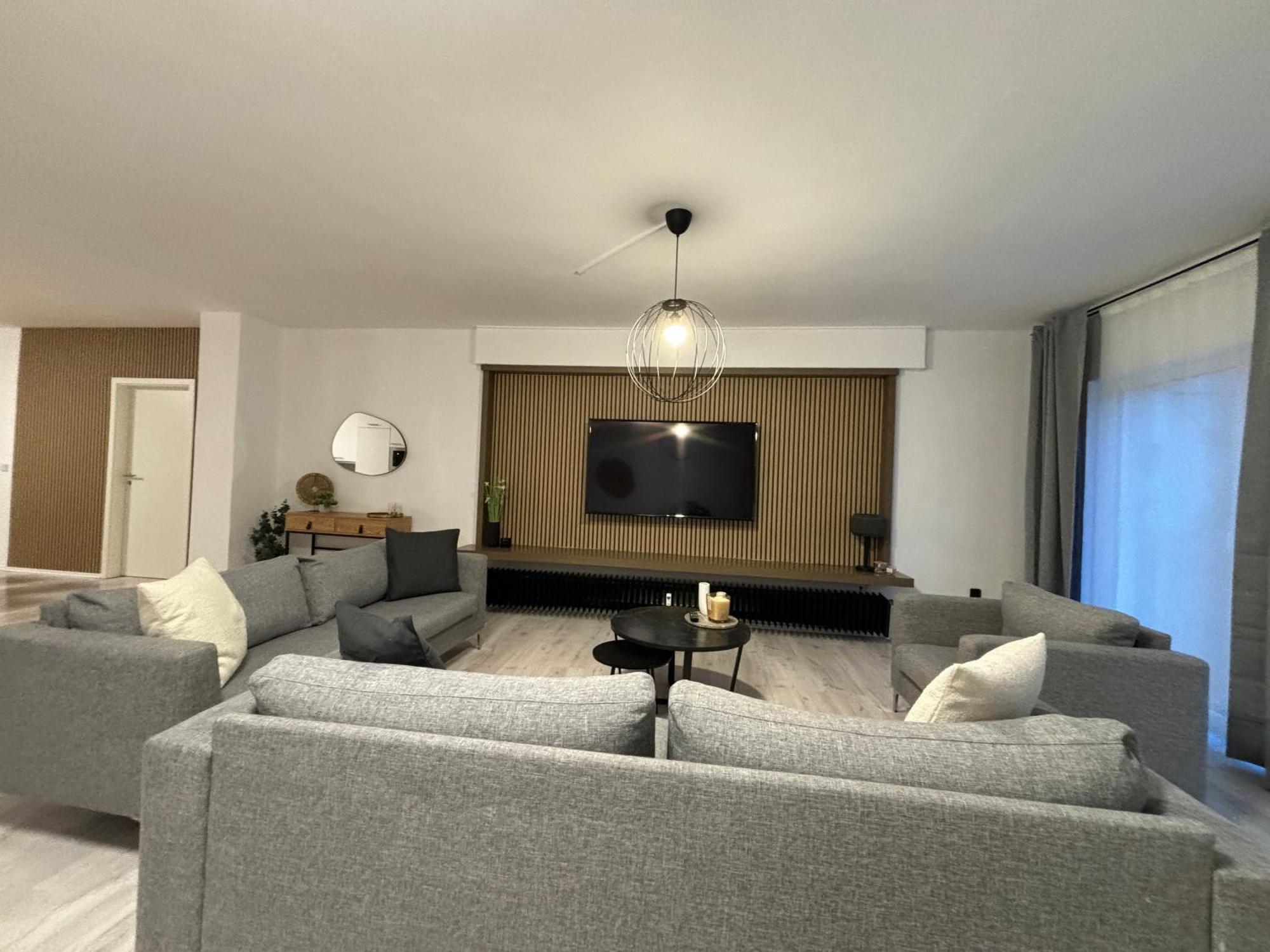 140Qm - 4 Zimmer- Parkplatz - Autobahn - Blauer See - Mallibase Apartments Garbsen Kültér fotó