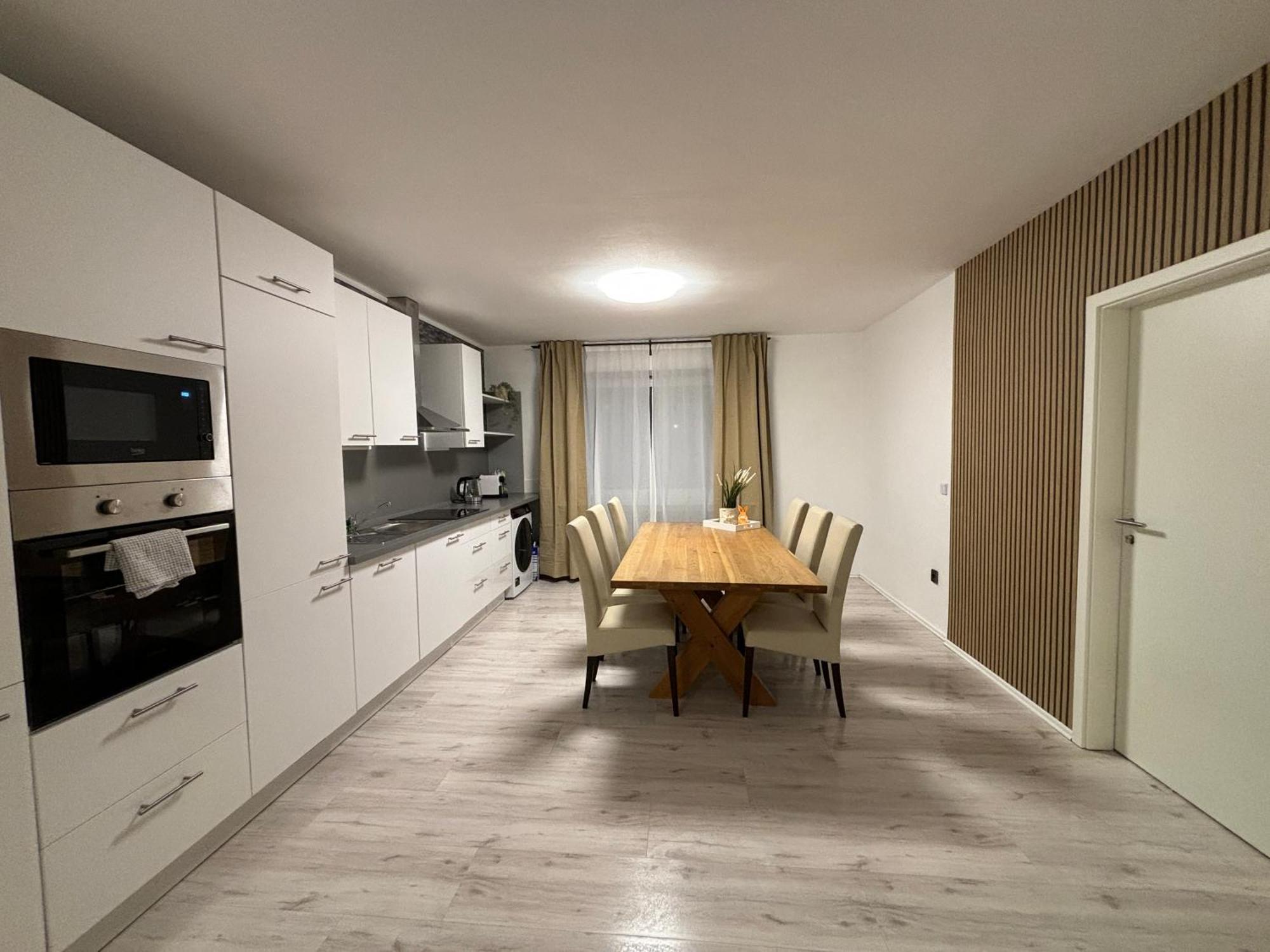 140Qm - 4 Zimmer- Parkplatz - Autobahn - Blauer See - Mallibase Apartments Garbsen Kültér fotó