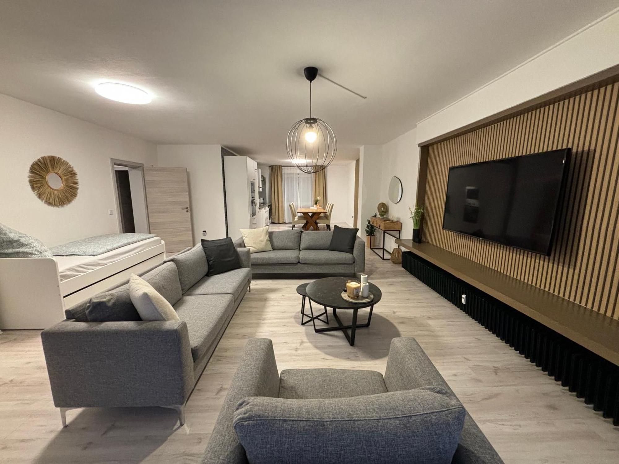 140Qm - 4 Zimmer- Parkplatz - Autobahn - Blauer See - Mallibase Apartments Garbsen Kültér fotó