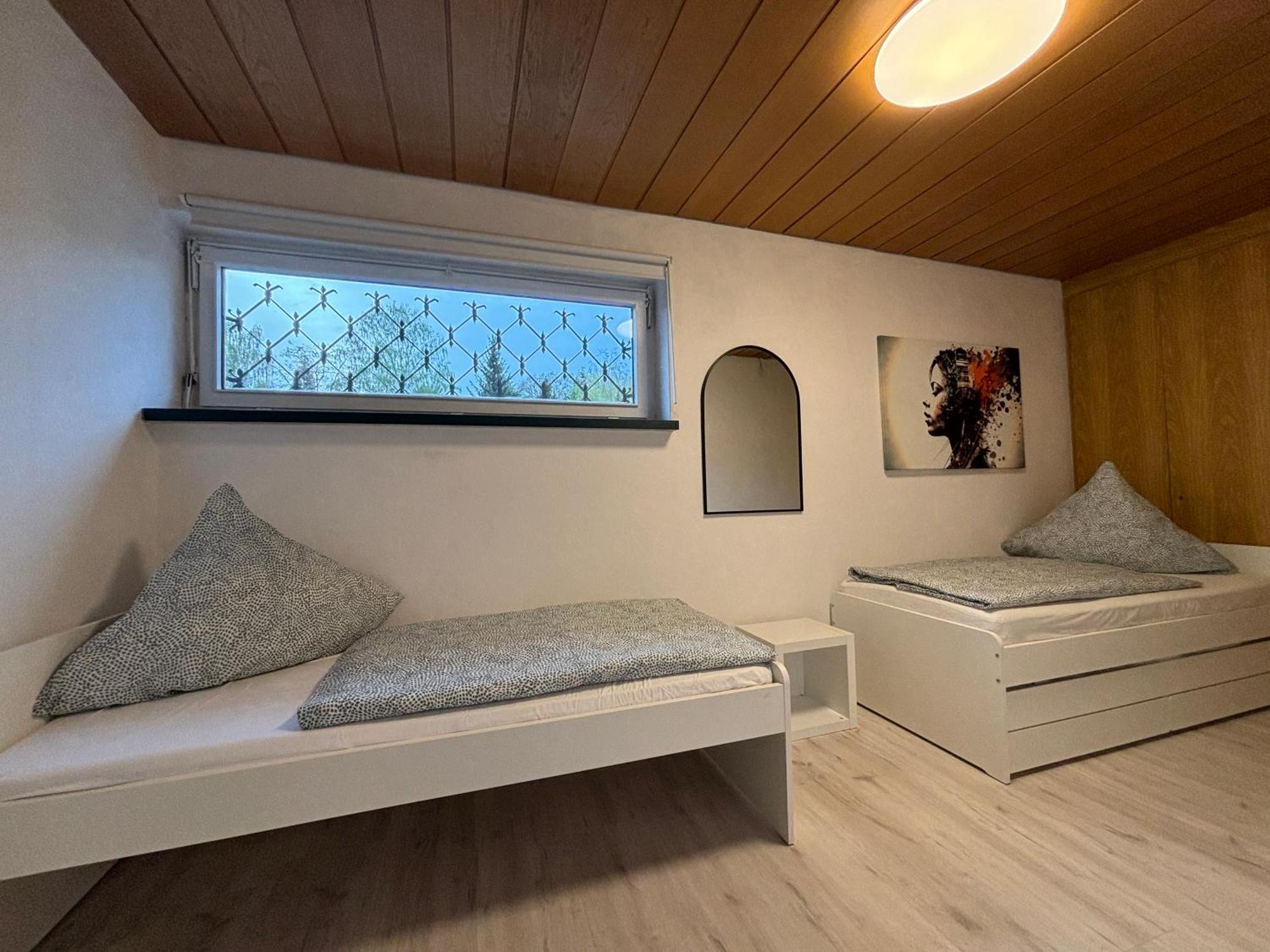 140Qm - 4 Zimmer- Parkplatz - Autobahn - Blauer See - Mallibase Apartments Garbsen Kültér fotó