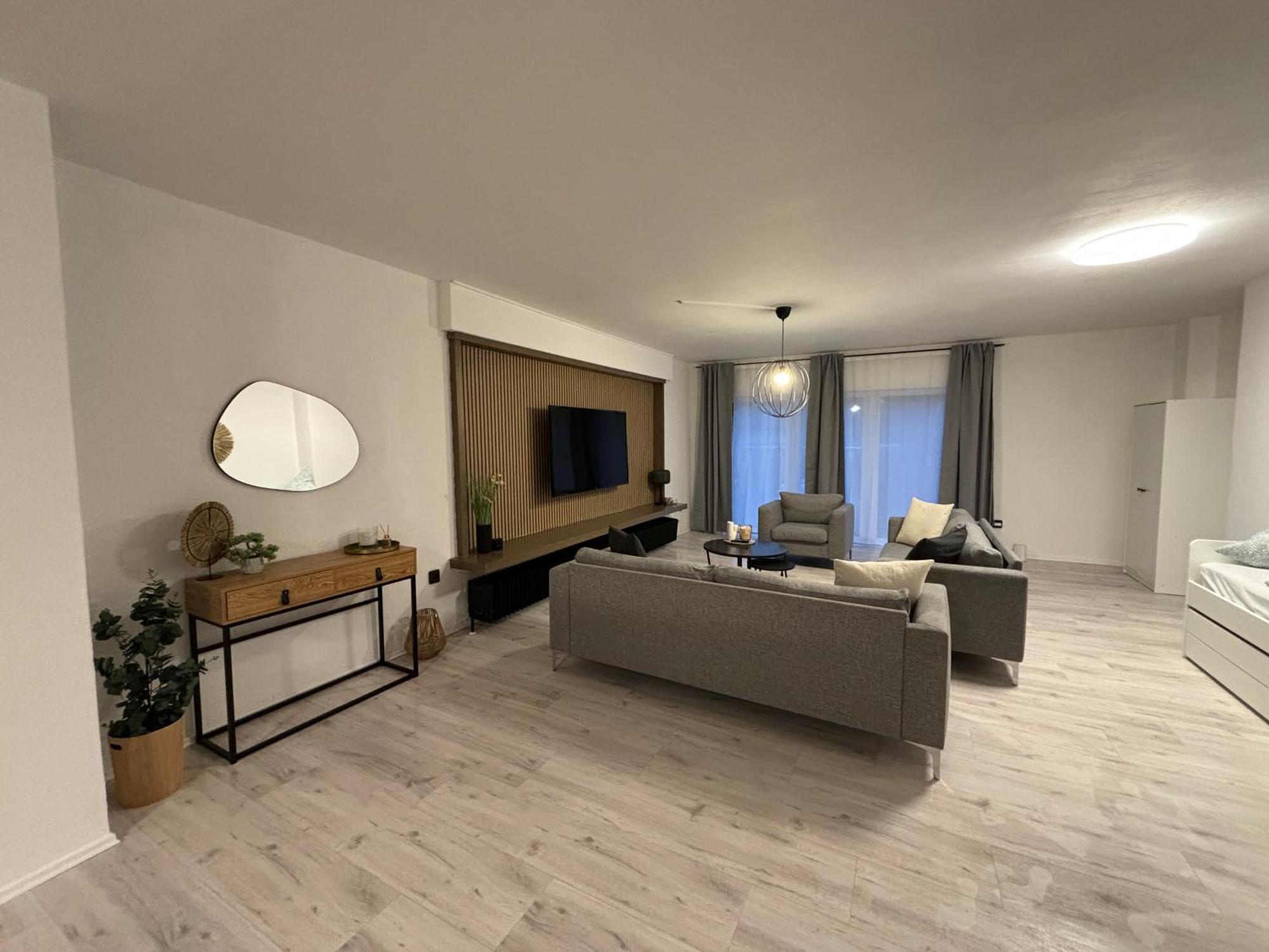 140Qm - 4 Zimmer- Parkplatz - Autobahn - Blauer See - Mallibase Apartments Garbsen Kültér fotó